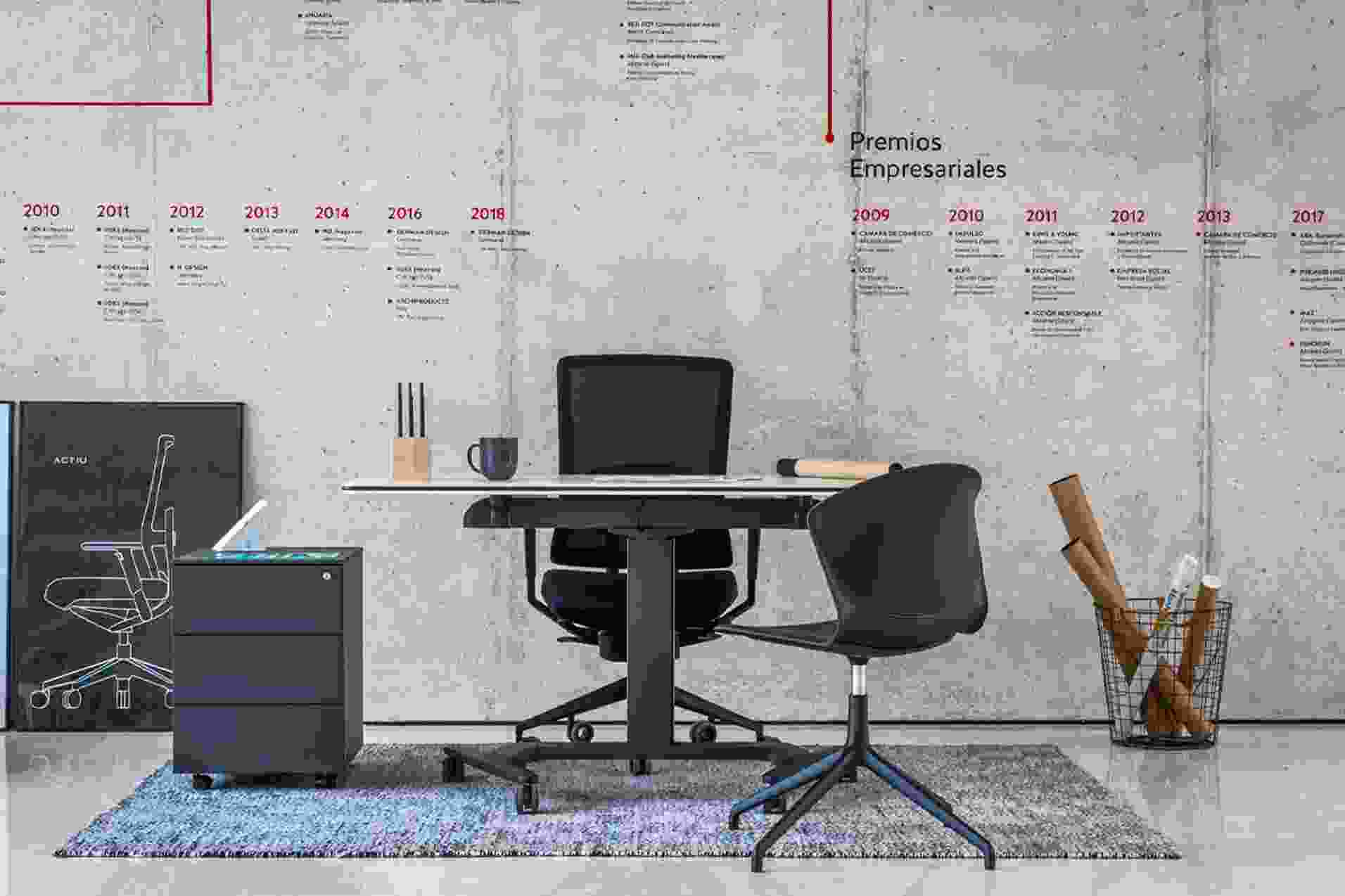 A trendy Home Office: Nordic efficiency and industrial productivity