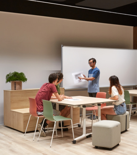 Aprender no solo ocurre en la mente: ocurre antes en el espacio