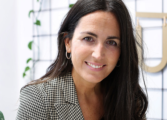 Anna Ferrer, arquitecta AP WELL y especialista en diseño biofílico