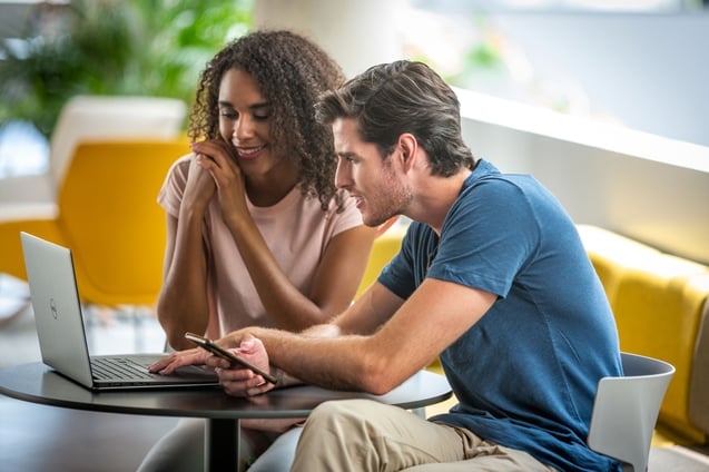 employés de travail flexible smart working