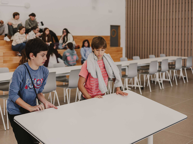 IES Cotes Baixes: un ejemplo real de cómo el mobiliario flexible multiplica los usos de una misma aula