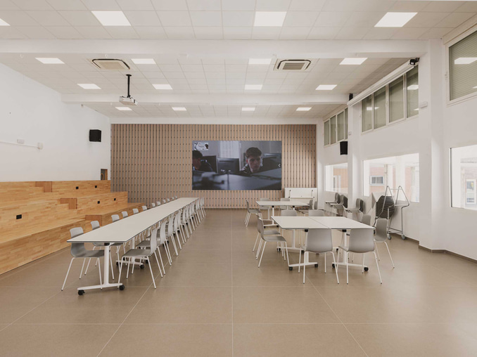 Reconfigurable space with Talent folding tables, Noom 50 chairs and Agile bleachers