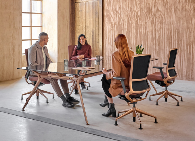 Mesa Arkitekt con sillas TNK500 Aurea en el Complejo Industrial Rodes