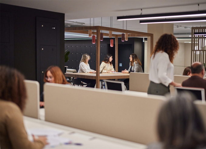 Zona de trabajo colaborativo en Coworking WAO