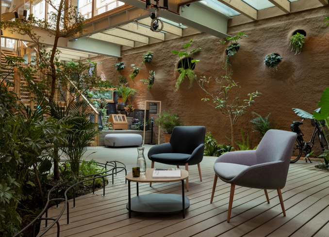 Patio interior de Infinito Delicias que aporta luz natural a todas las zonas