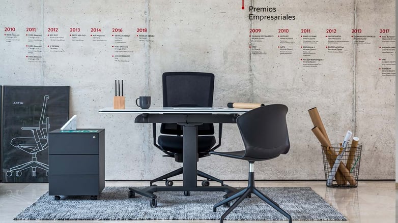 A trendy Home Office: Nordic efficiency and industrial productivity
