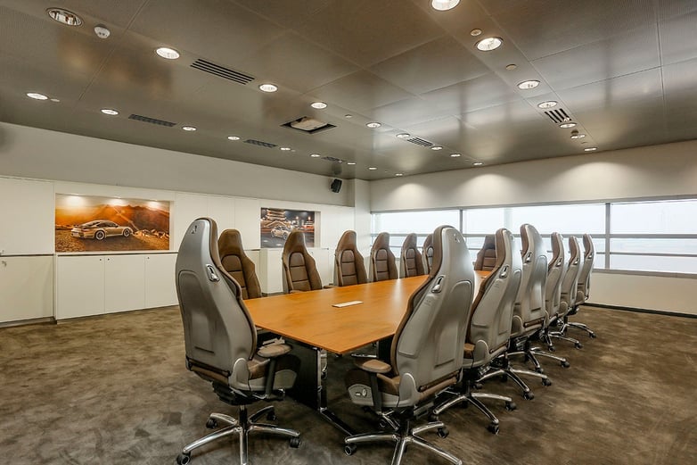 branding d'espace de porsche  porsche office space branding