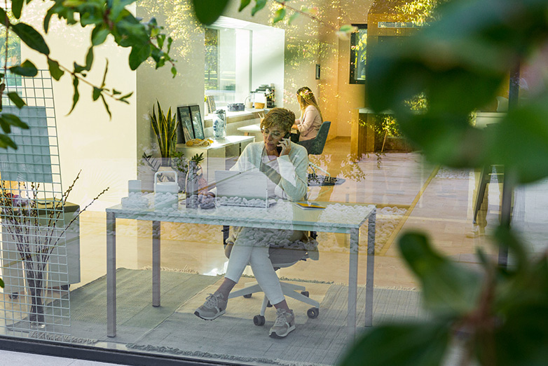 bureau avec lumière naturelle